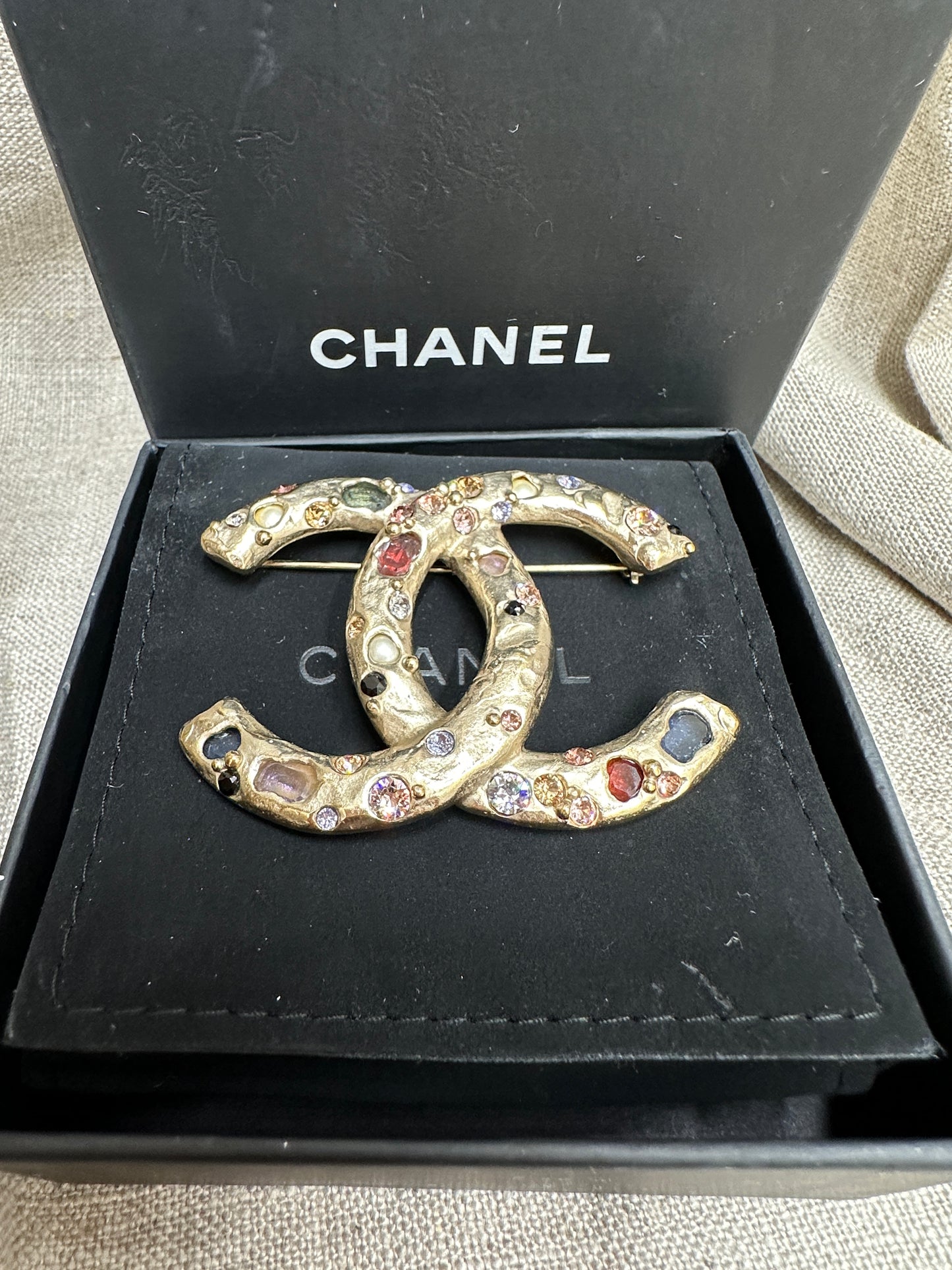 Chanel brosch CC Logo Large