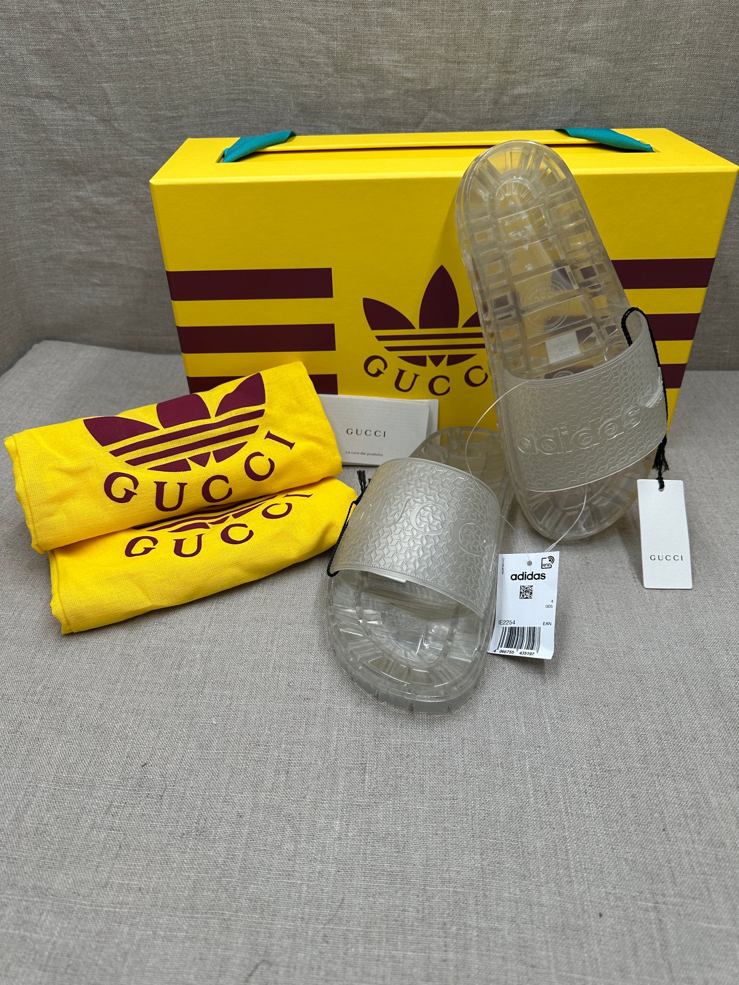 Gucci x Adidas badskor