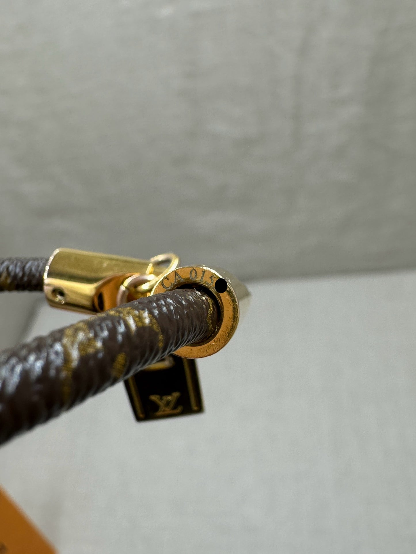 Louis Vuitton armband luggage tag charm