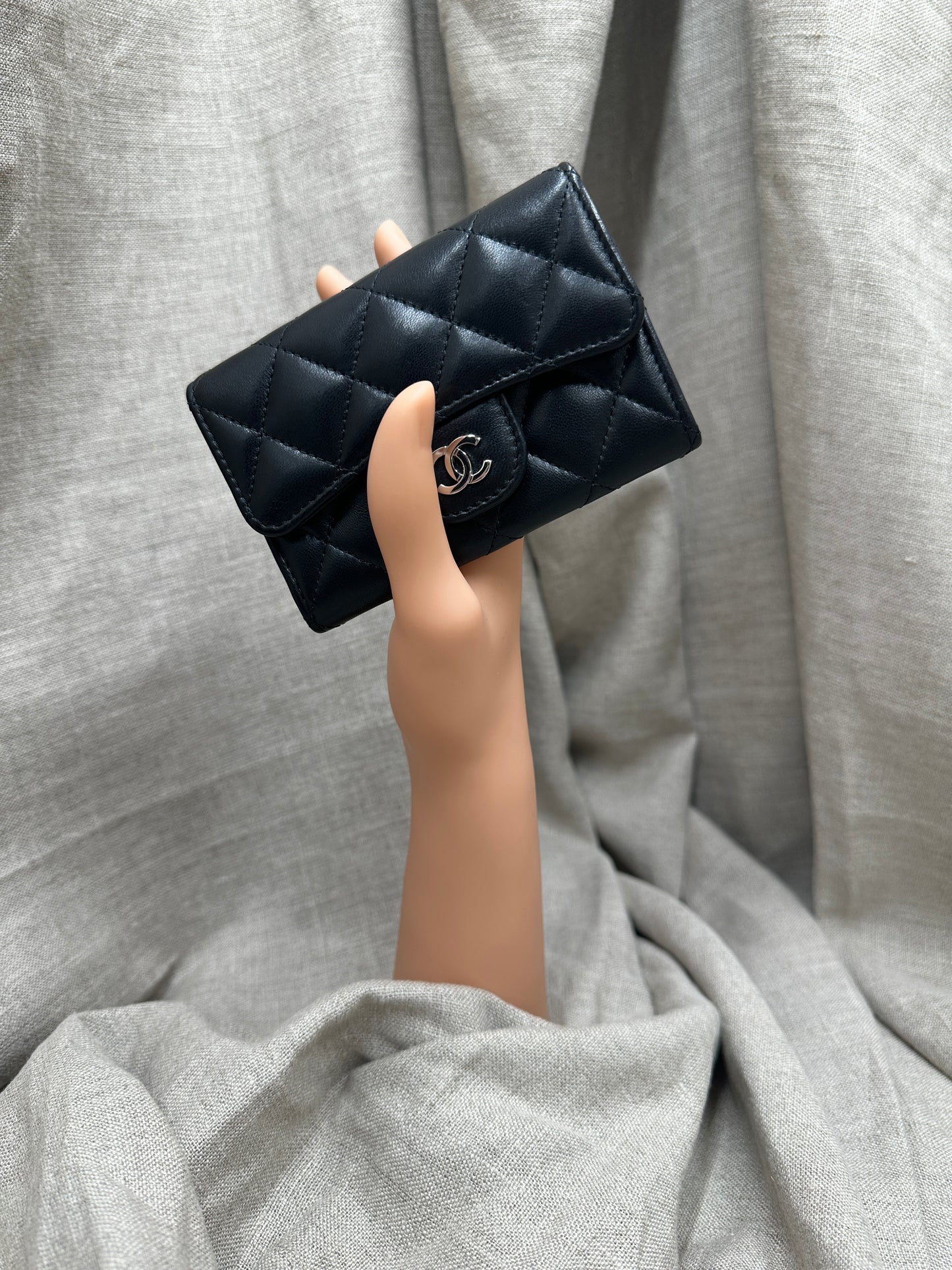 Chanel Porte-cartes à rabat classique