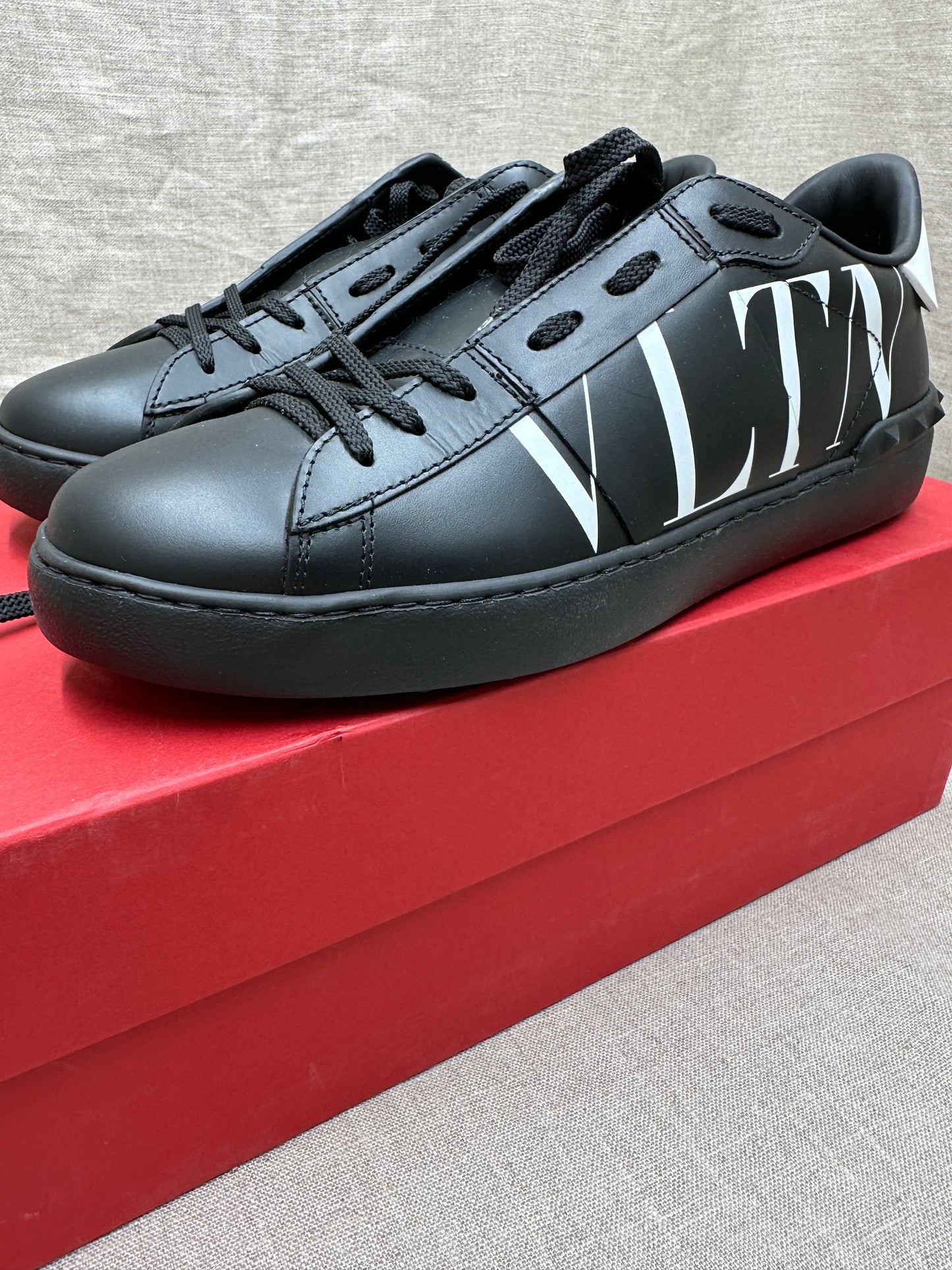 Valentino Garavani sneakers 41