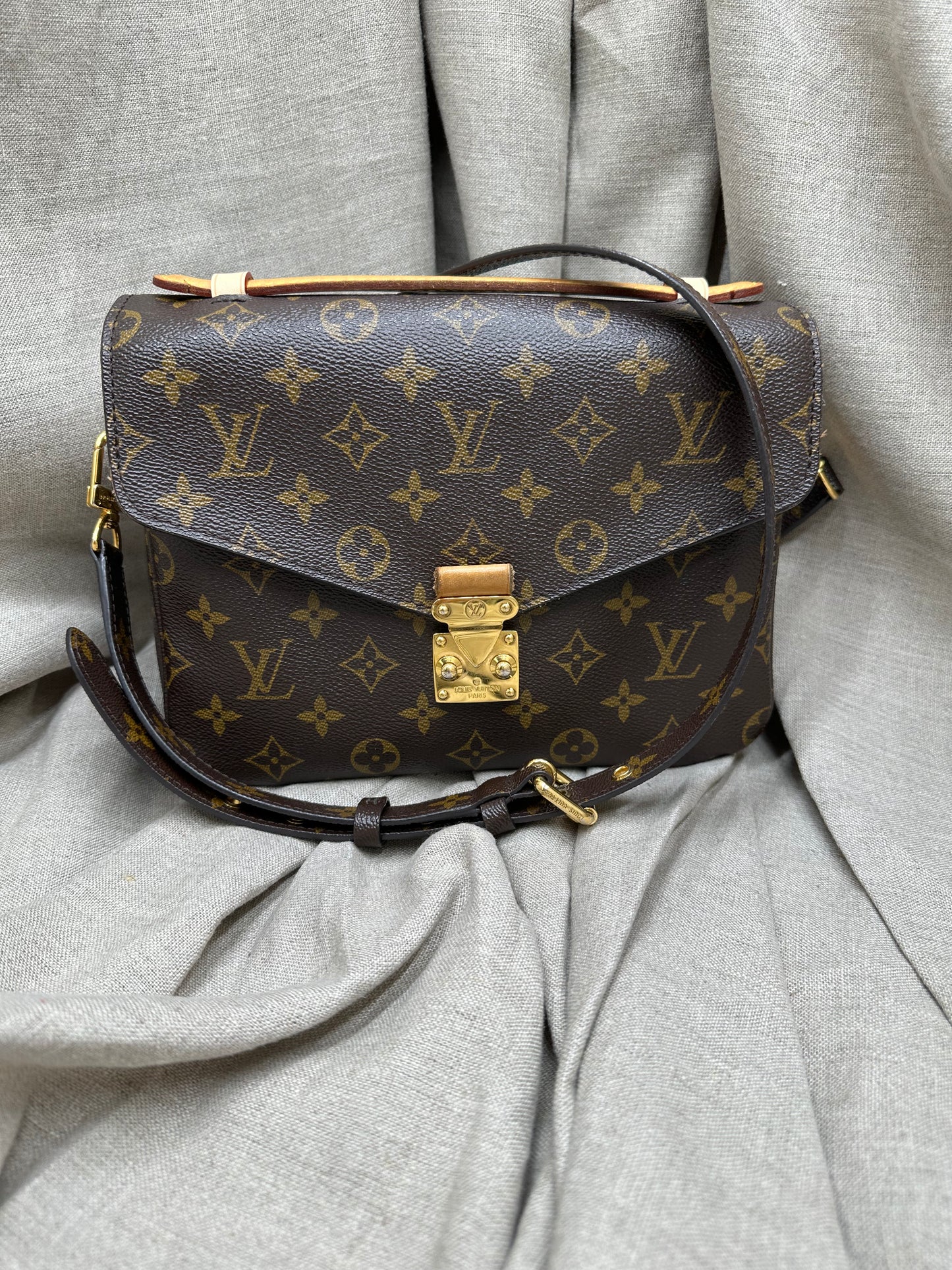 Louis Vuitton Pochette Métis Monogram