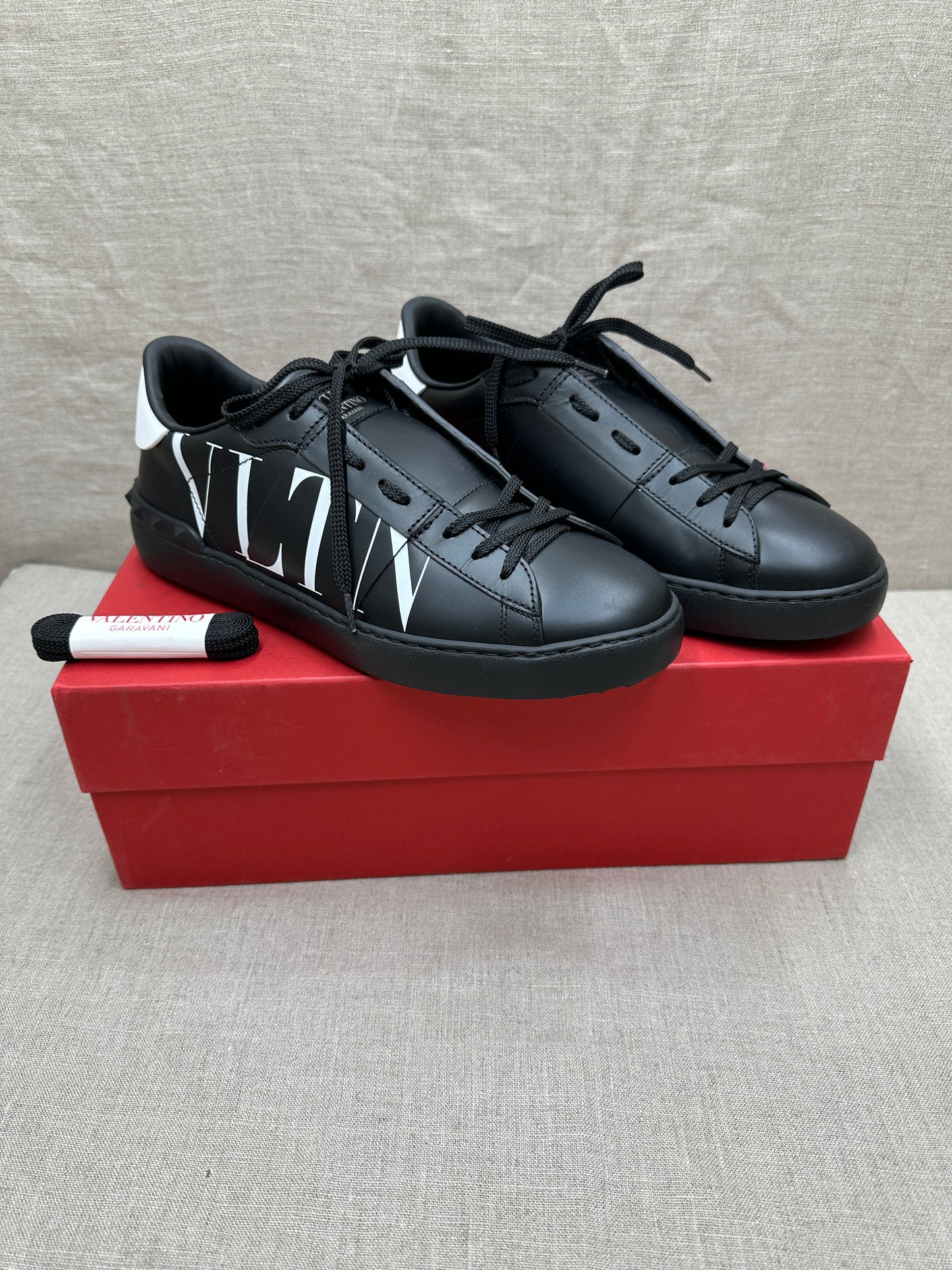 Valentino Garavani sneakers 41