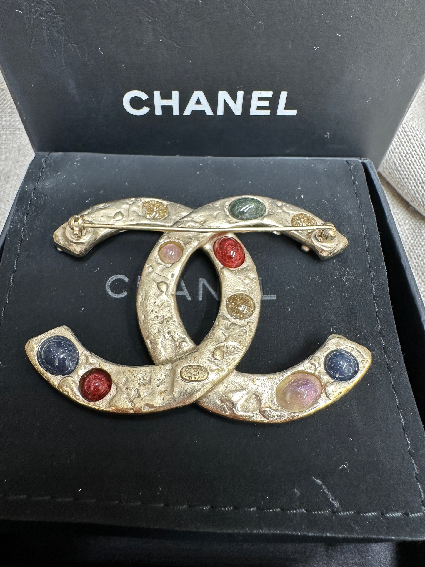 Chanel brosch