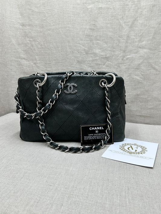 Chanel tote on chain