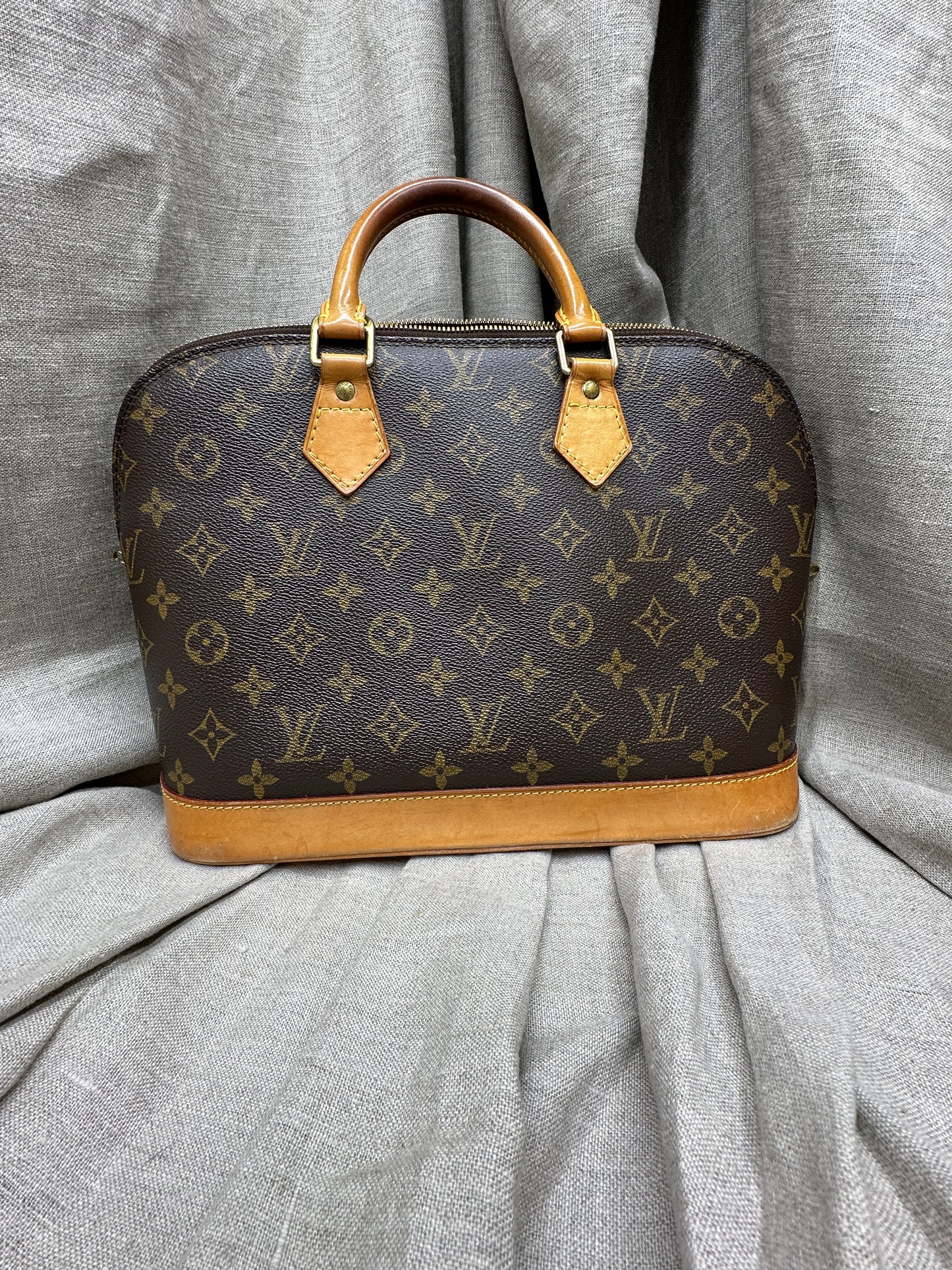 Louis Vuitton Alma MM