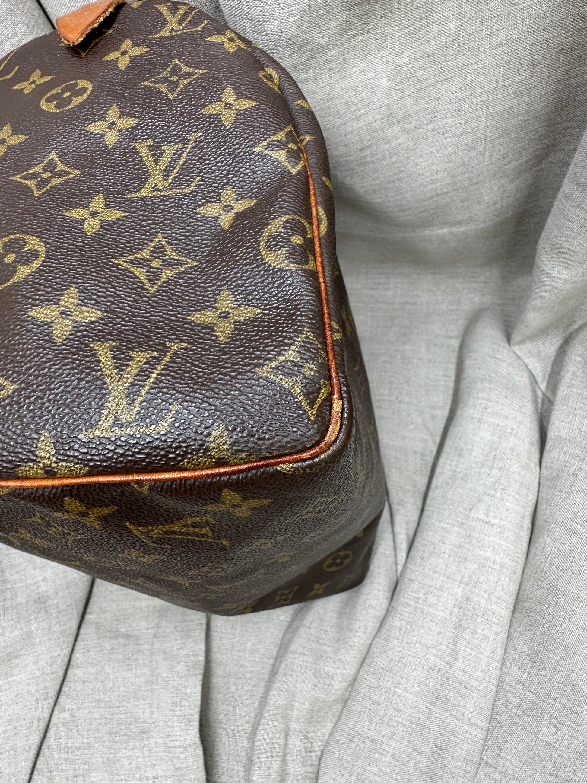 Louis Vuitton (Ultra rare) Monogram Eclipse Sequin Speedy 30 Leather  ref.291760 - Joli Closet