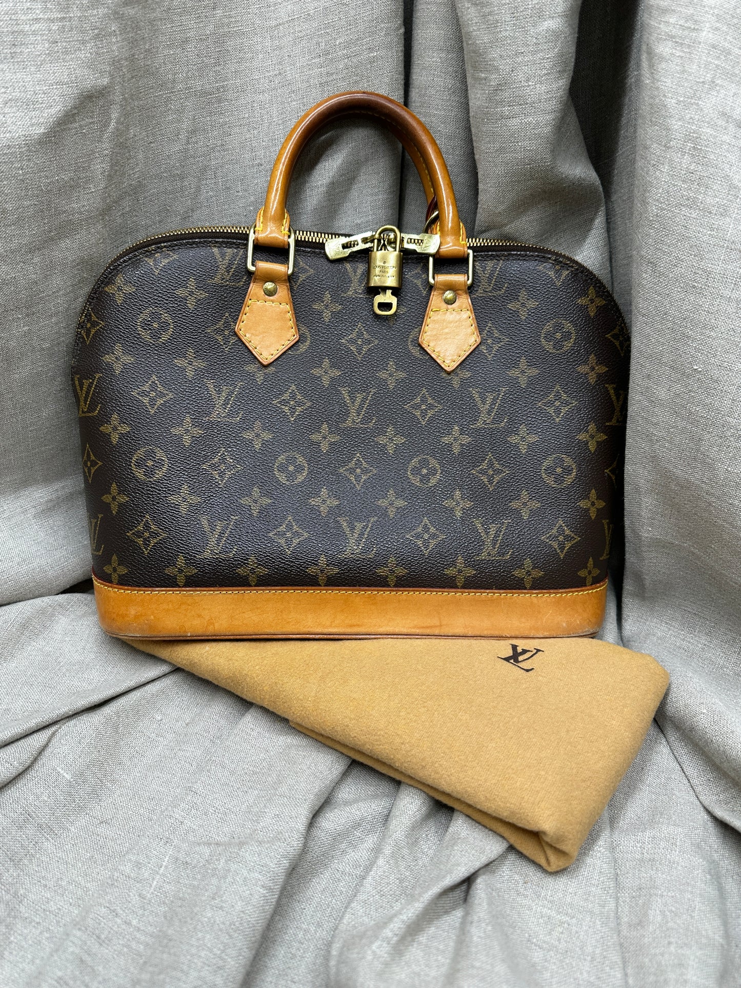 Louis Vuitton Alma MM