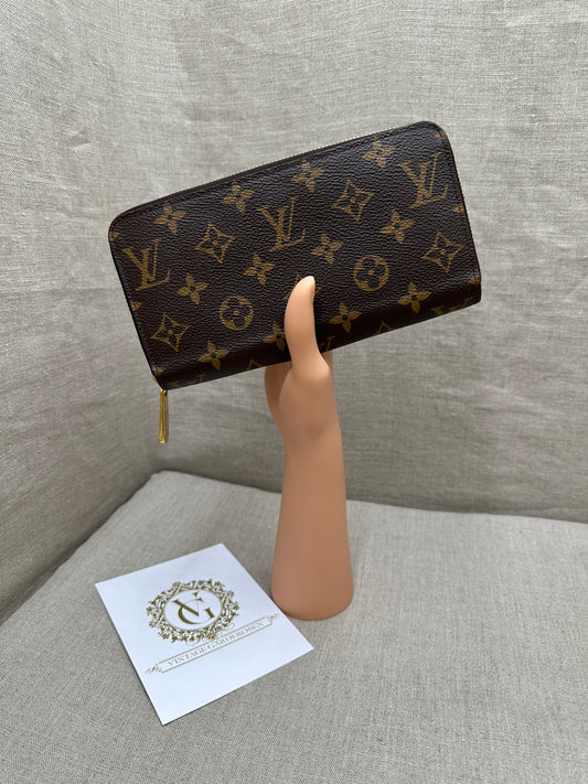 Louis Vuitton Zippy wallet