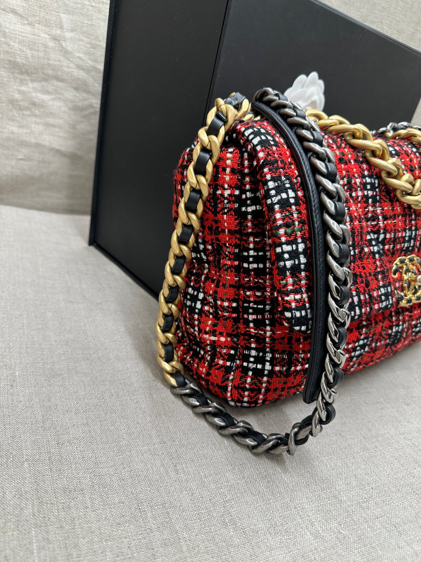 Chanel Maxi 19 tweed
