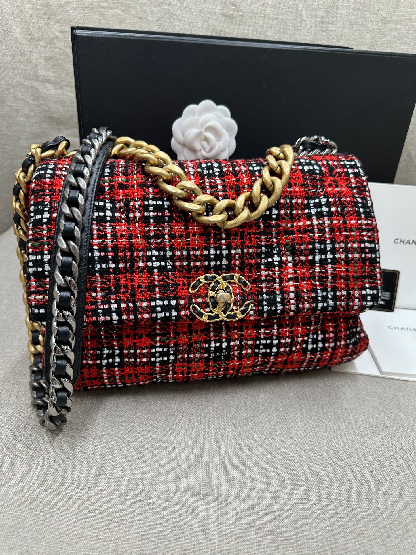 Chanel Maxi 19 tweed