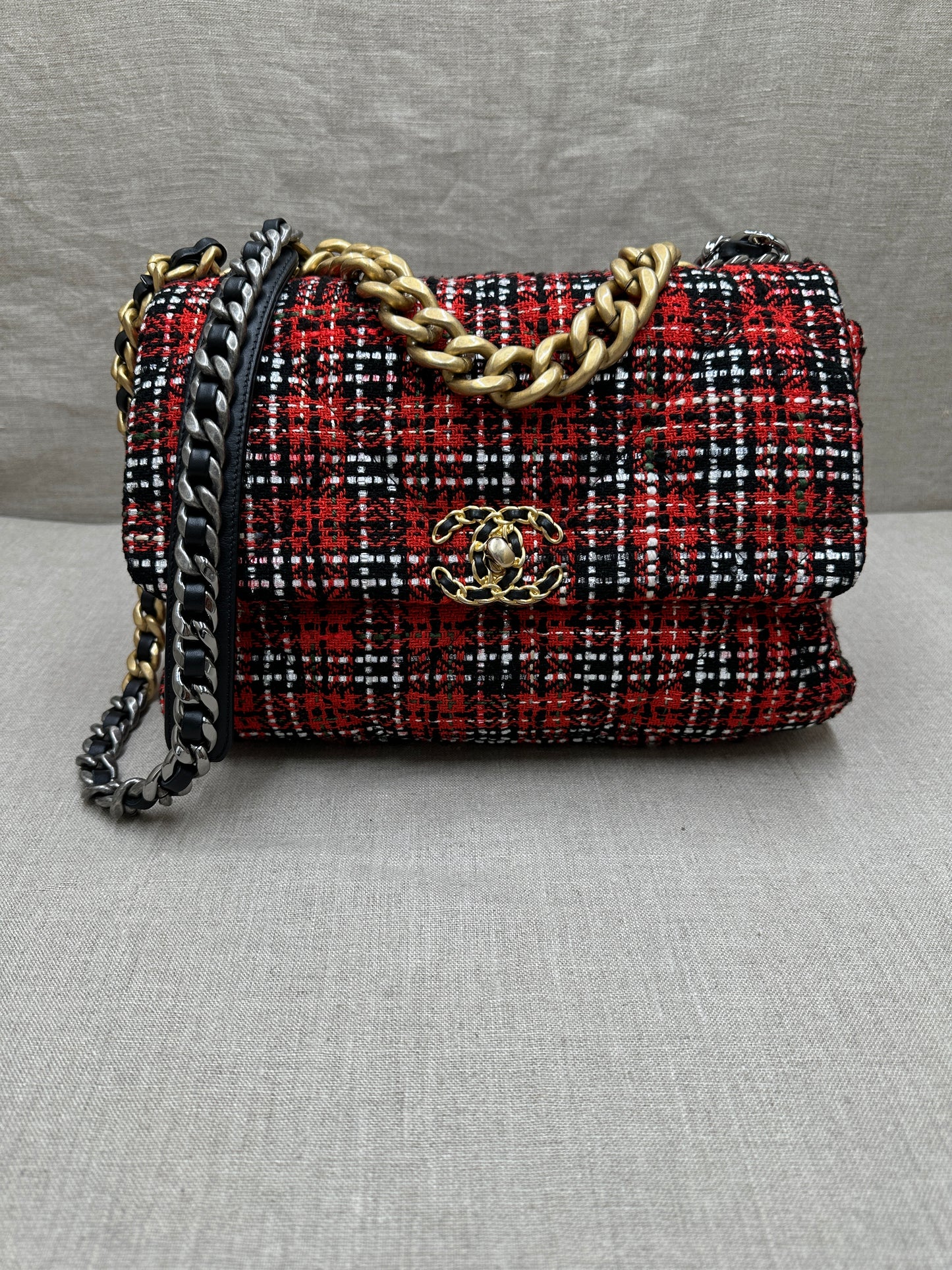 Chanel Maxi 19 tweed