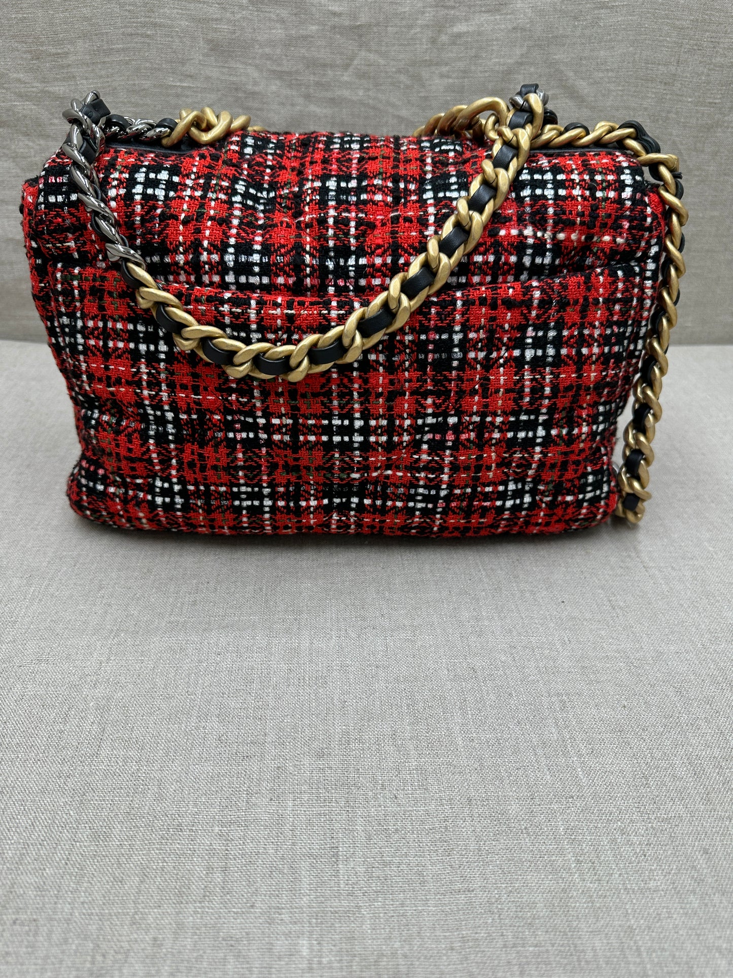 Chanel Maxi 19 tweed
