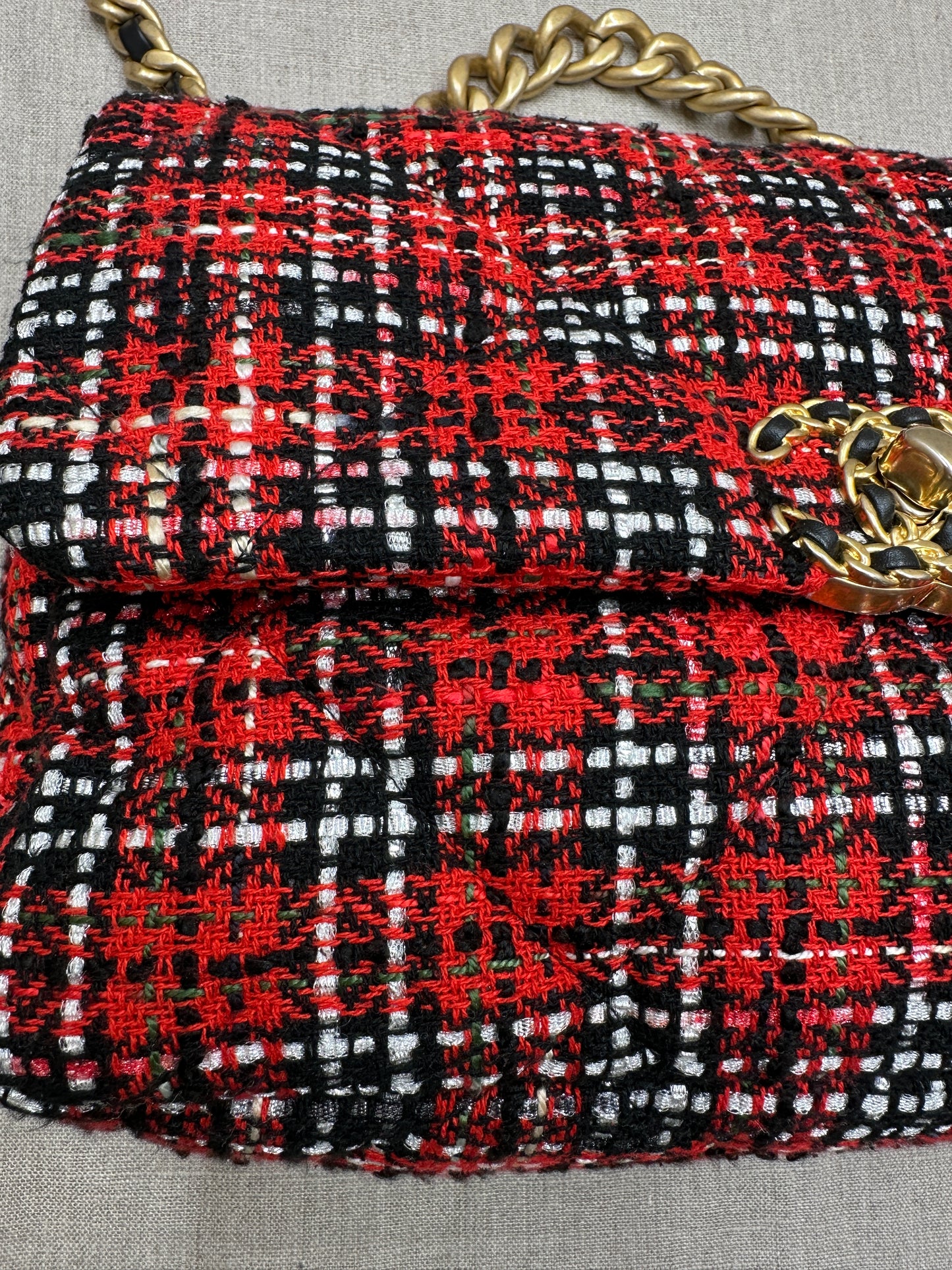 Chanel Maxi 19 tweed