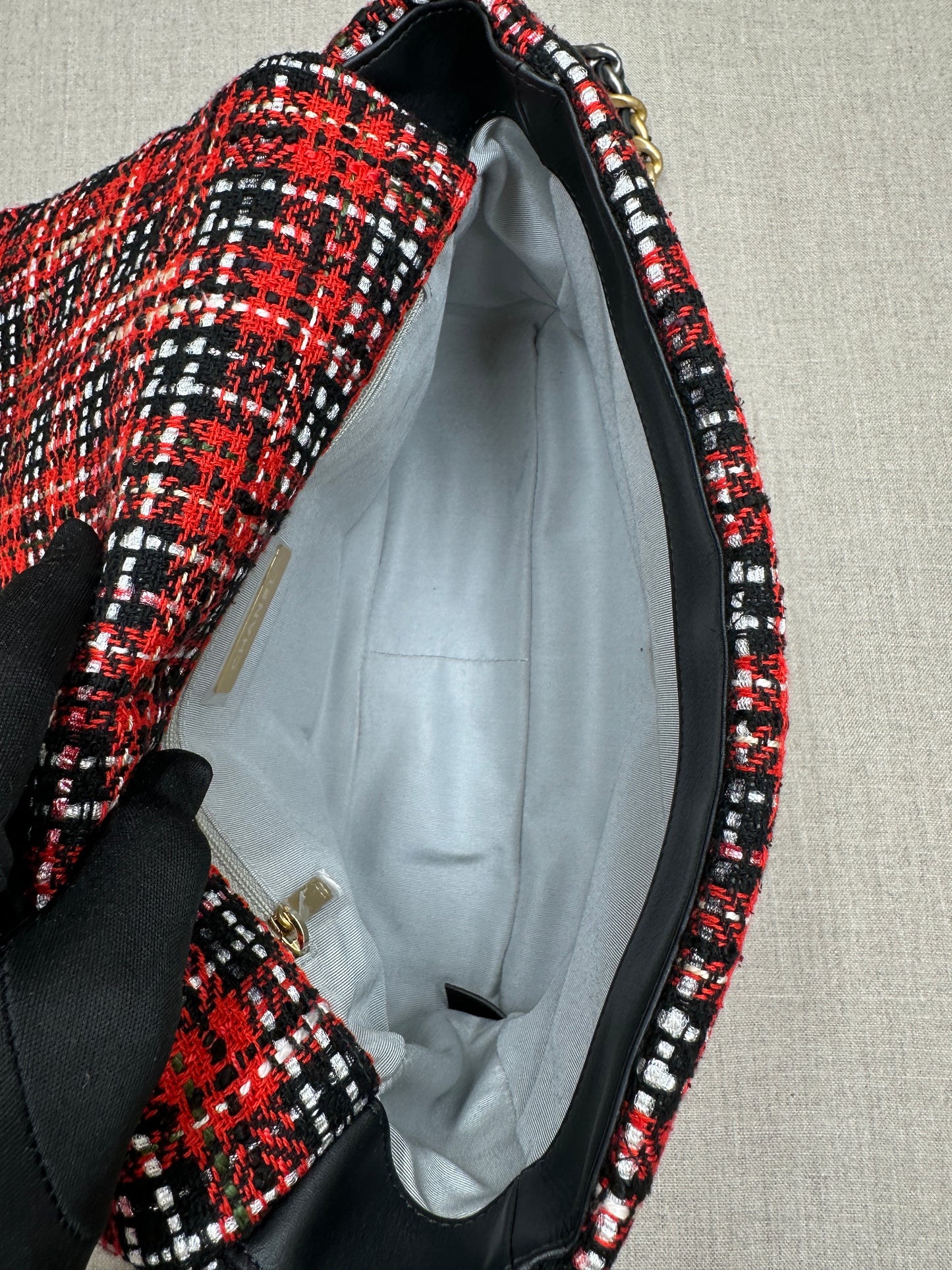 Chanel Maxi 19 tweed