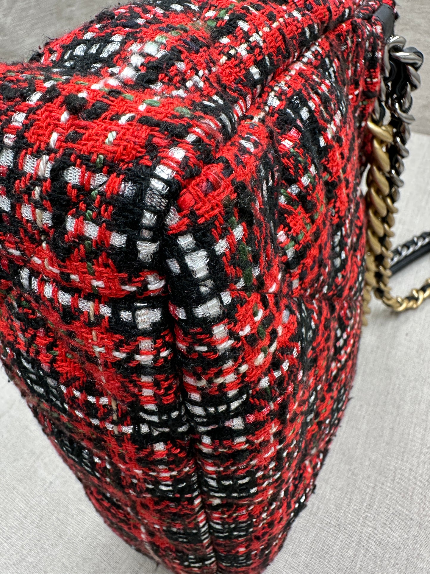 Chanel Maxi 19 tweed