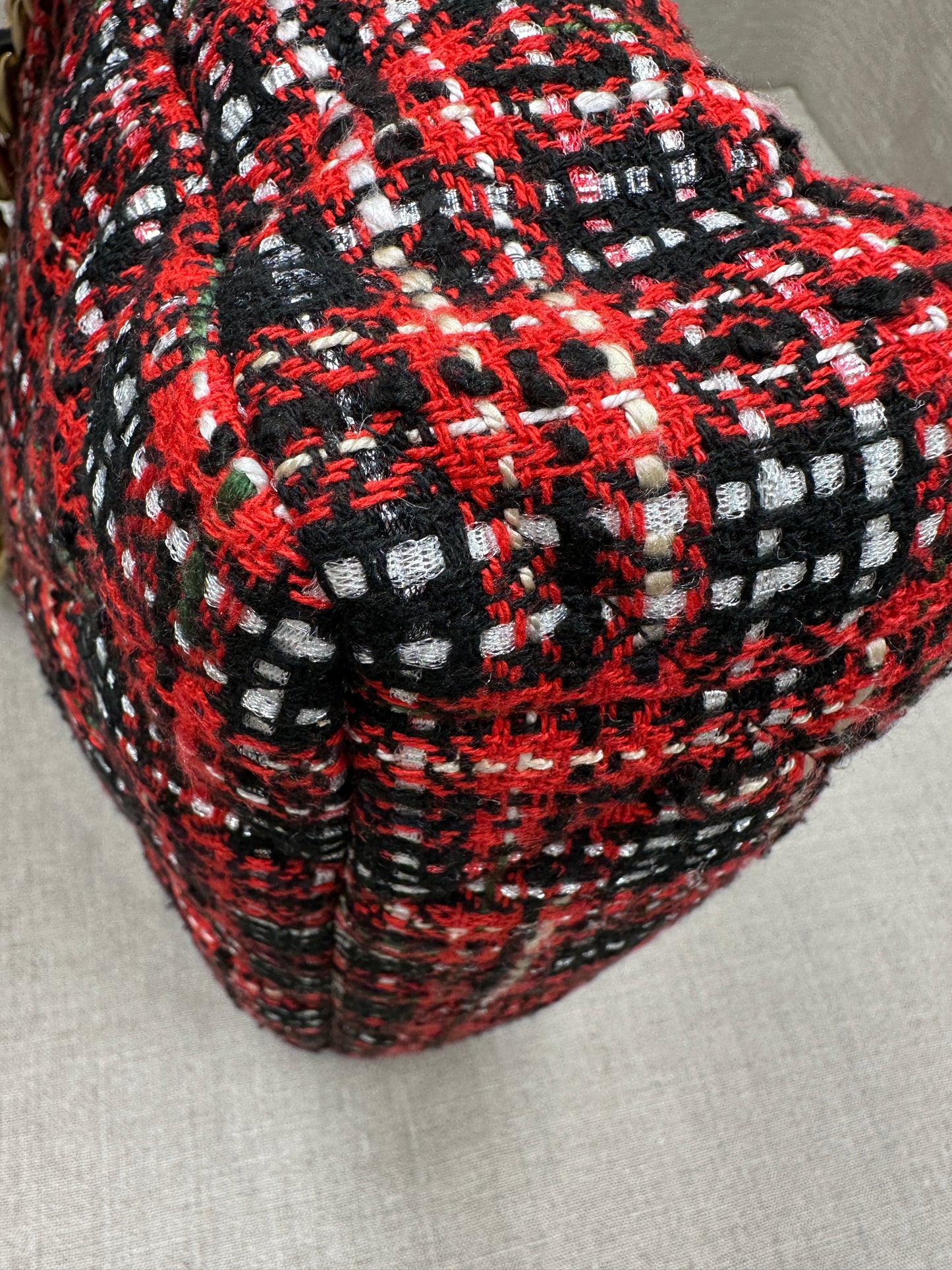 Chanel Maxi 19 tweed