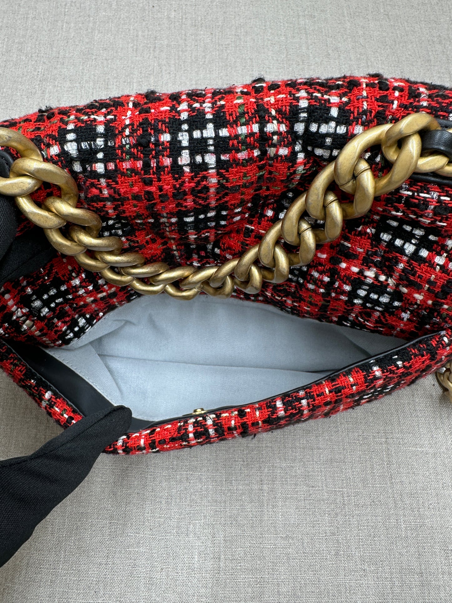 Chanel Maxi 19 tweed