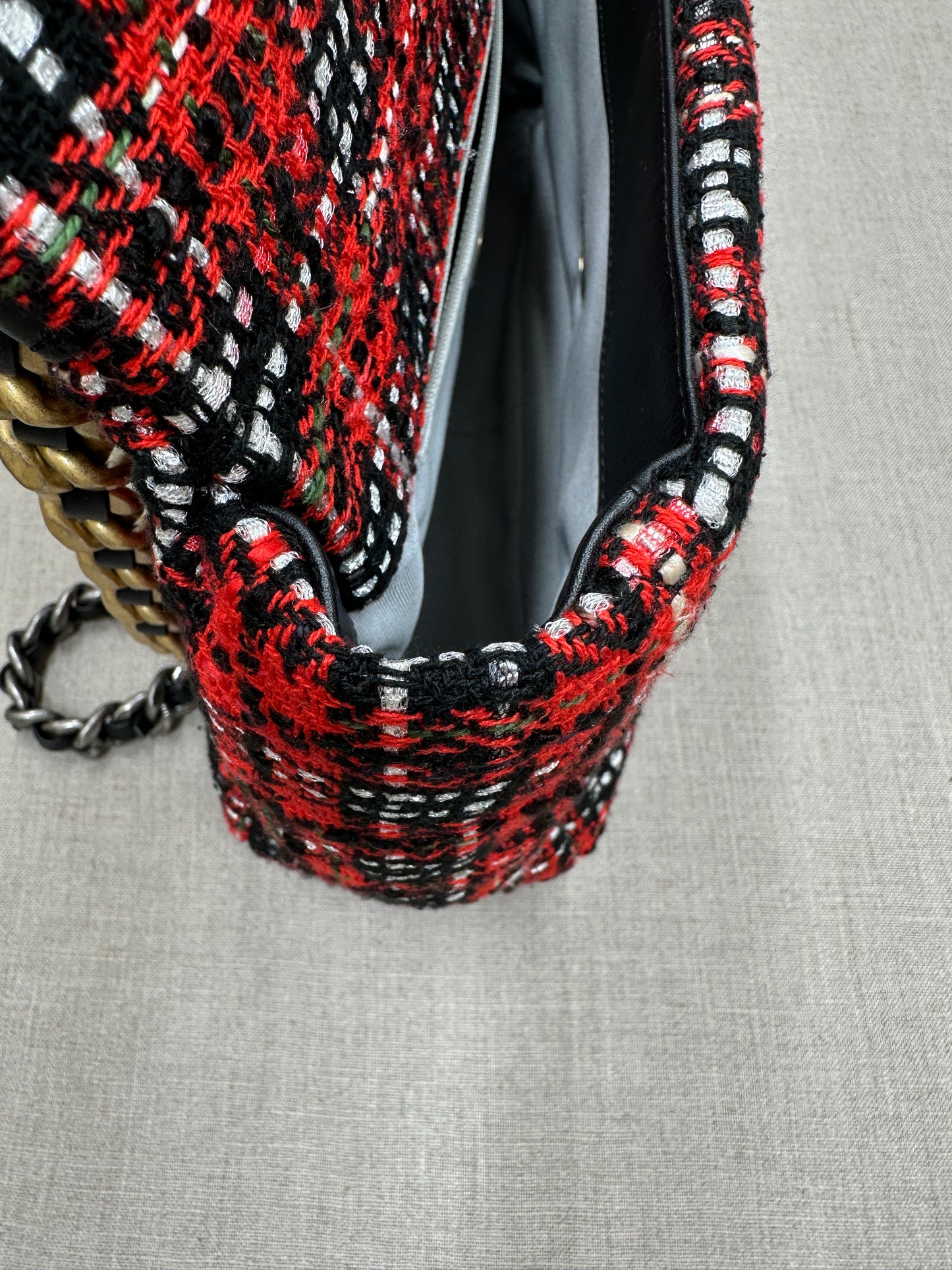 Chanel Maxi 19 tweed