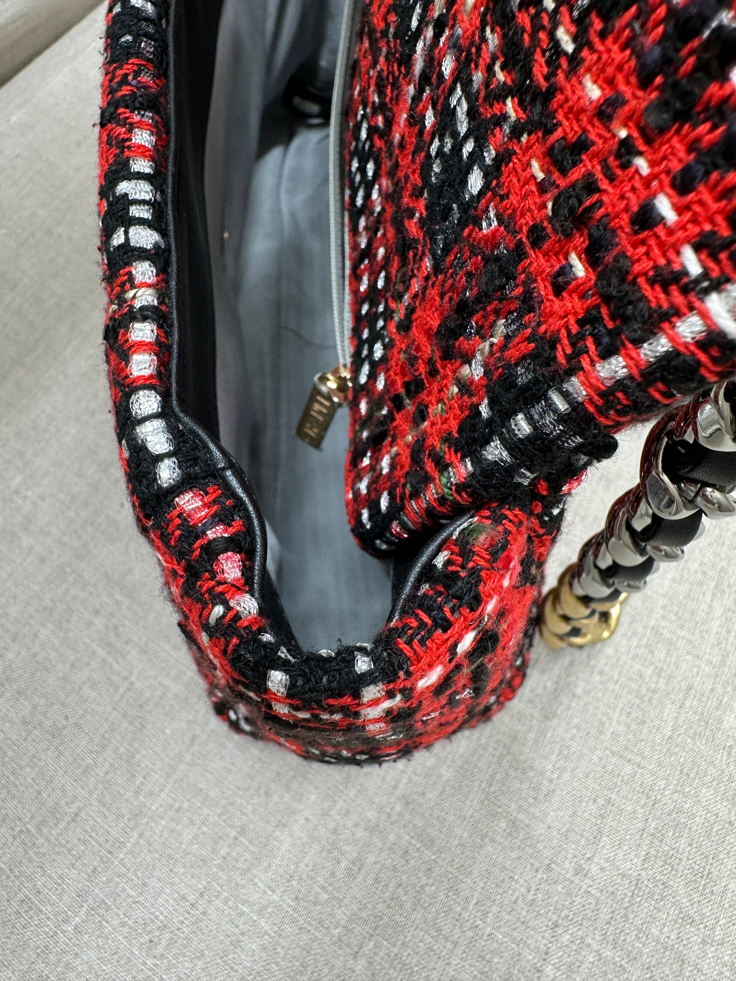 Chanel Maxi 19 tweed