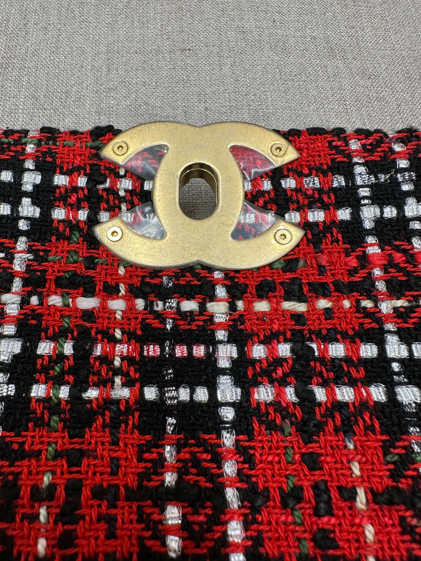 Chanel Maxi 19 tweed