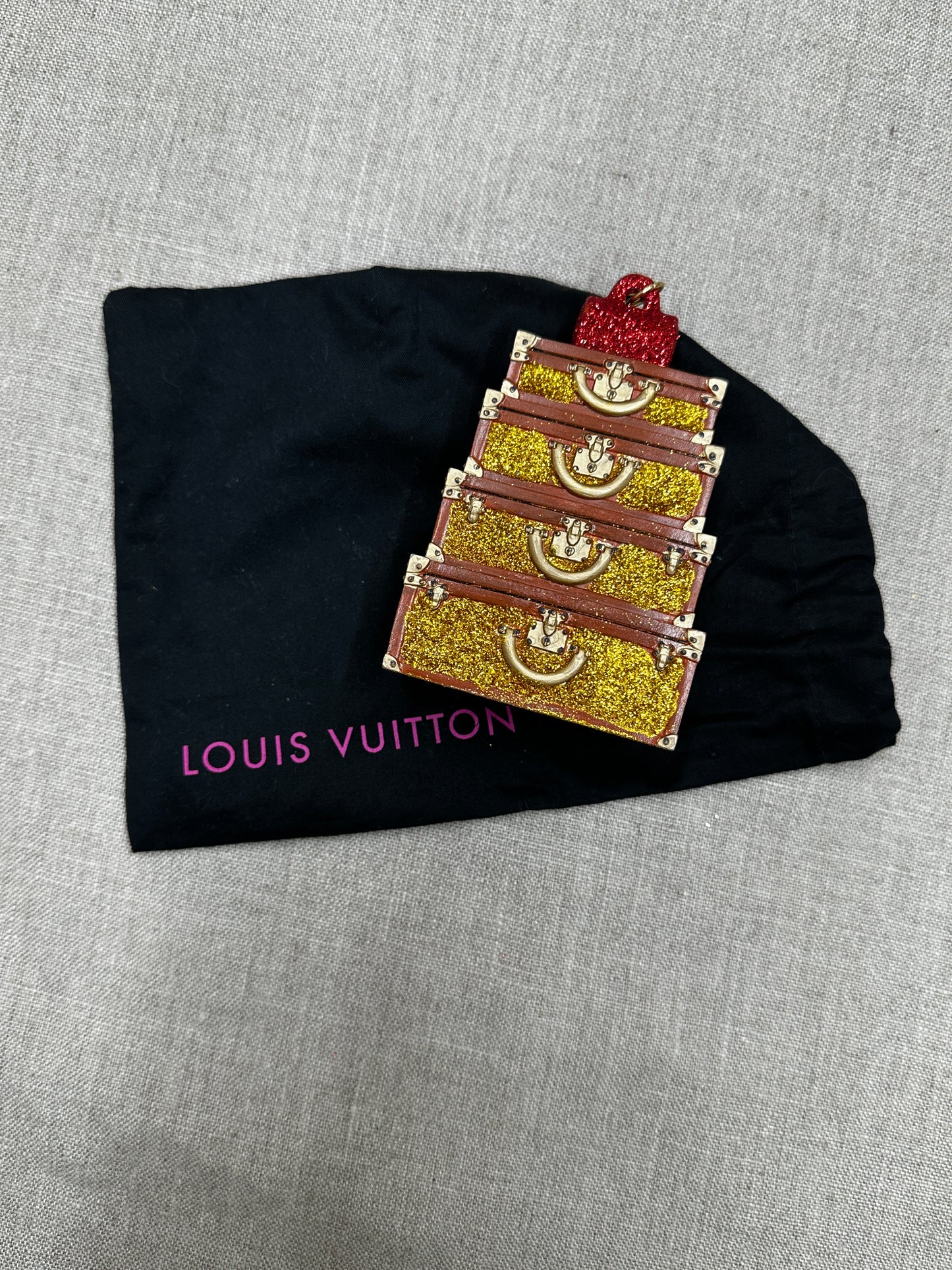 Louis Vuitton julgrans dekoration Koffertar