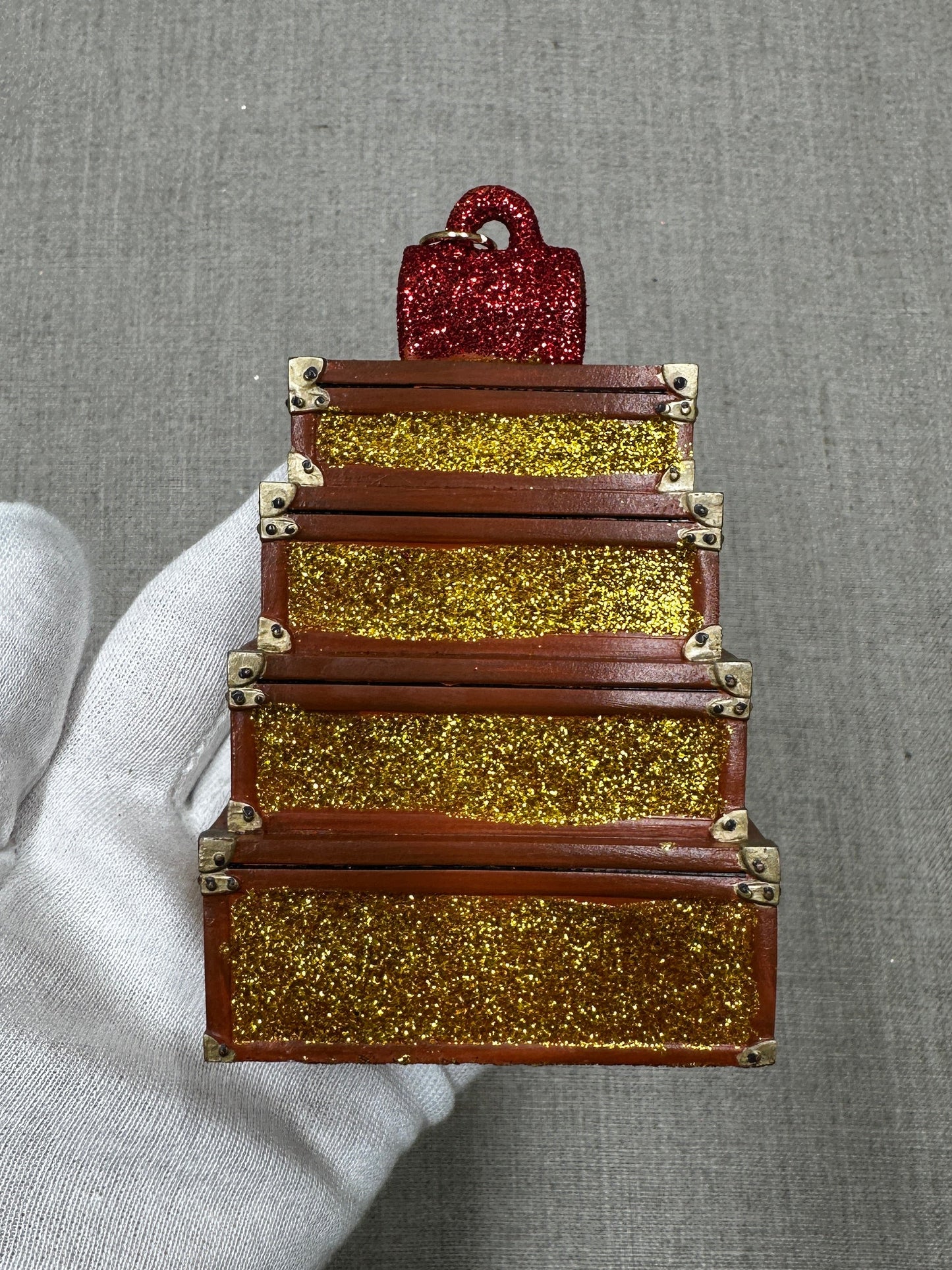 Louis Vuitton julgrans dekoration Koffertar