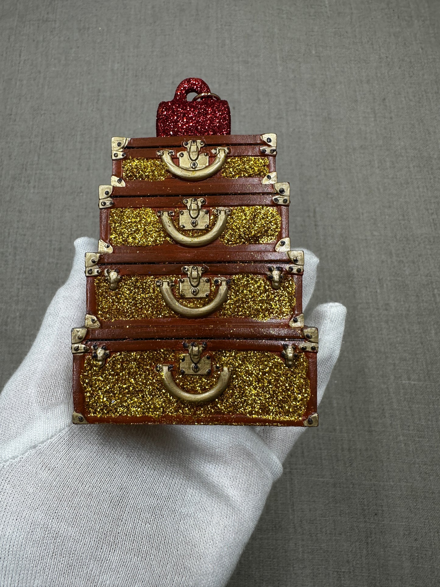 Louis Vuitton julgrans dekoration Koffertar